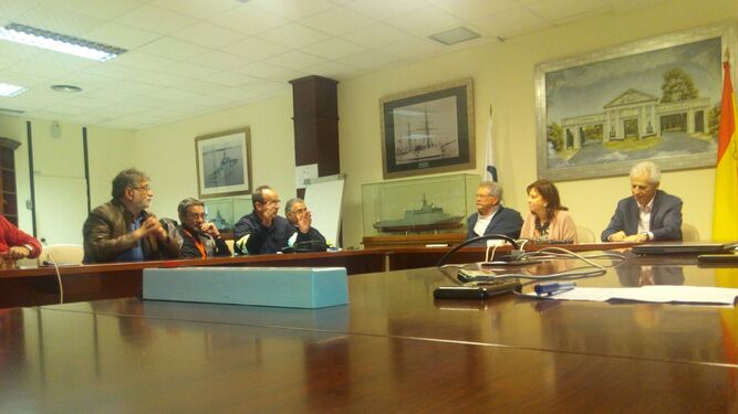 Los representantes de los tres comités de los astilleros gaditanos, ayer durante la reunión con la presidenta de la SEPI en Navantia San Fernando.