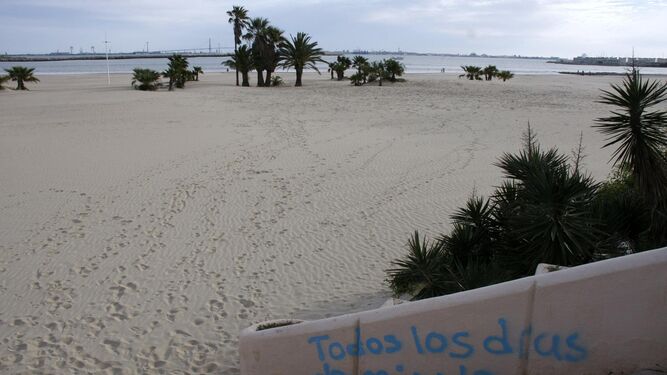 Una imagen tomada ayer de la playa de La Puntilla, cuya limpieza y mantenimiento se reforzará a partir de mañana lunes .