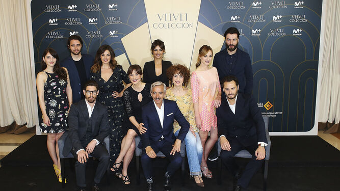 Los actores de la serie 'Velvet Colección', encabezados por el actor Imanol Arias