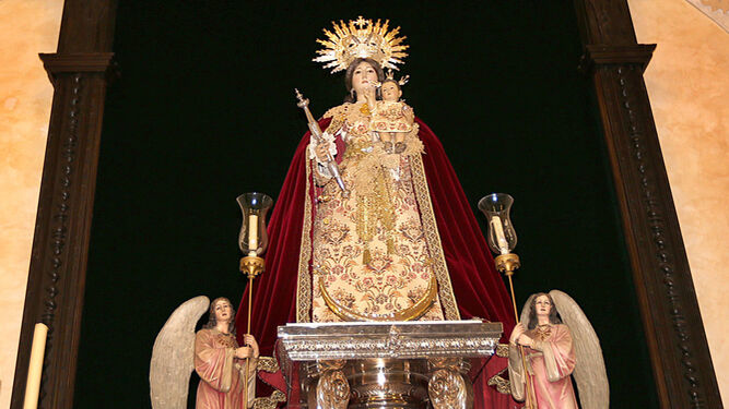 La imagen de la Virgen de Guía, nueva titular de Vera Cruz, preside el altar mayor de la capilla.