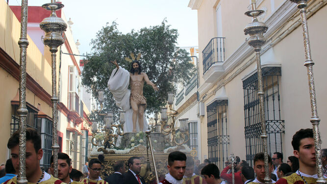 Procesión del resucitado a la llegada al colegio Juan Pablo II-Santo Ángel.