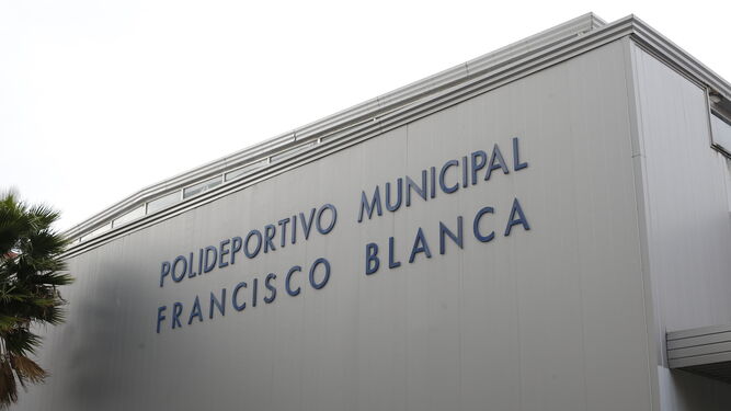 Fachada del pabellón Francisco Blanca, que permanece cerrado desde agosto de 2012.