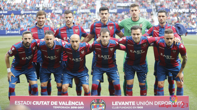 Formación del Levante en el partido de la 31ª jornada contra el Mirandés, cuando consiguió su última victoria.