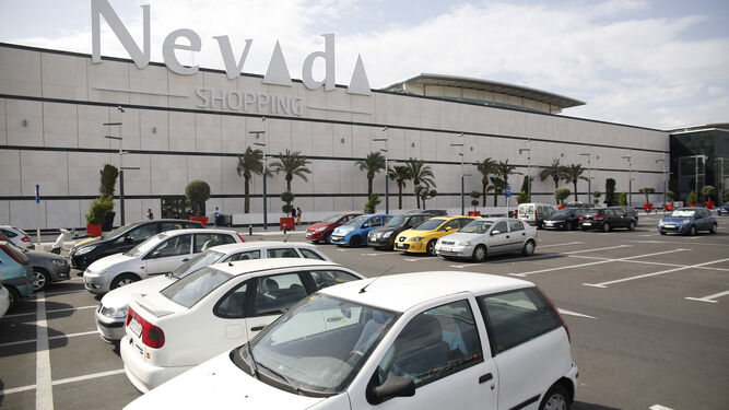 El centro comercial Nevada de Granada, en una imagen de ayer.