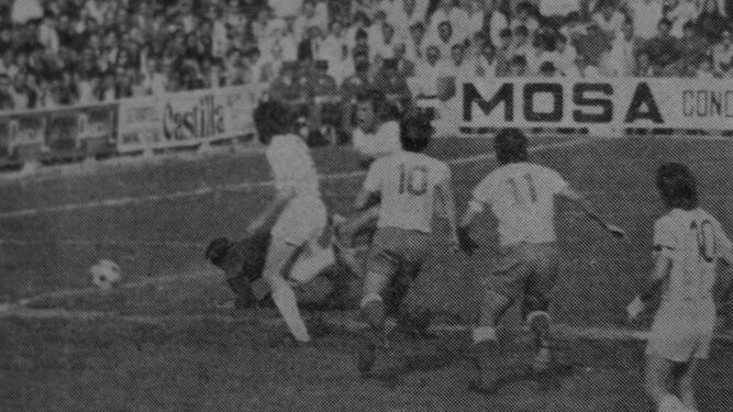 Mori desperdició esta magnífica oportunidad contra el Valladolid en mayo de 1974.