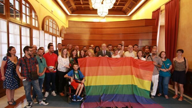 Los colectivos LGTB logran la primera ley de PSOE y Podemos