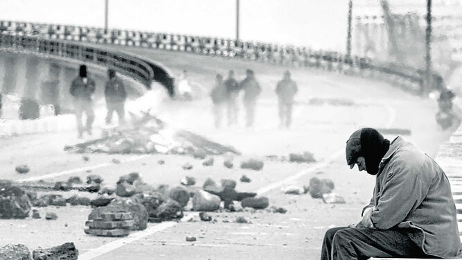 Imagen de archivo de una de las protestas históricas de los trabajadores de astilleros en el puente José León de Carranza.