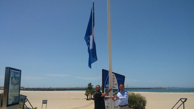 Las banderas azules ya ondean en las playas