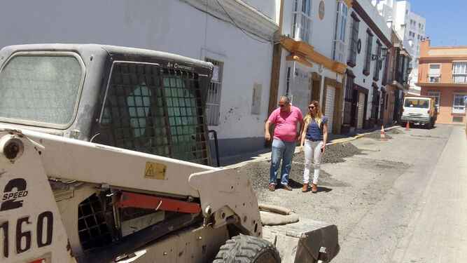 Rojas y Márquez, en las obras de asfaltado de la calle Bonifaz.
