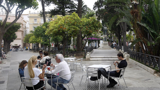 Una terraza en la Plaza Candelaria, uno de los lugares bien gestionados, según los peatones de La Zancada.