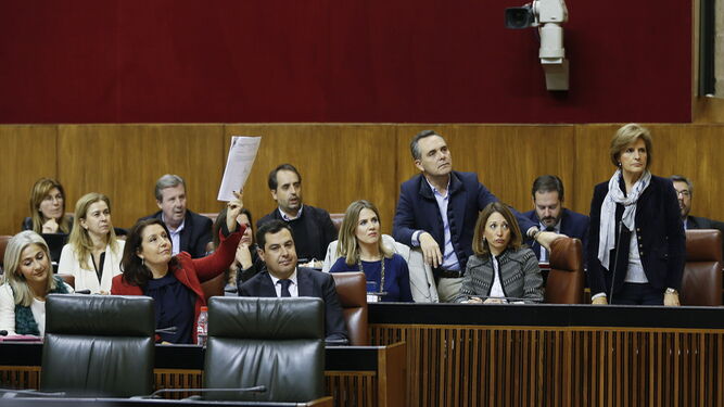 Parte de la bancada popular en el Parlamento entre los que se encuentran Antonio Saldaña, Teresa Ruiz-Sillero, Ana Mestre y Jacinto Muñoz.