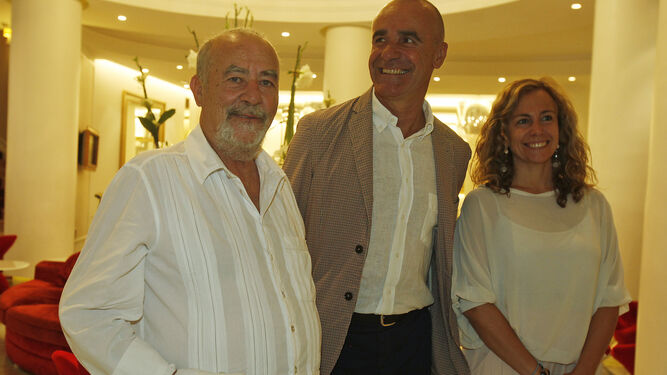 Ortiz Nuevo, con Antonio Muñoz e Isabel Ojeda.