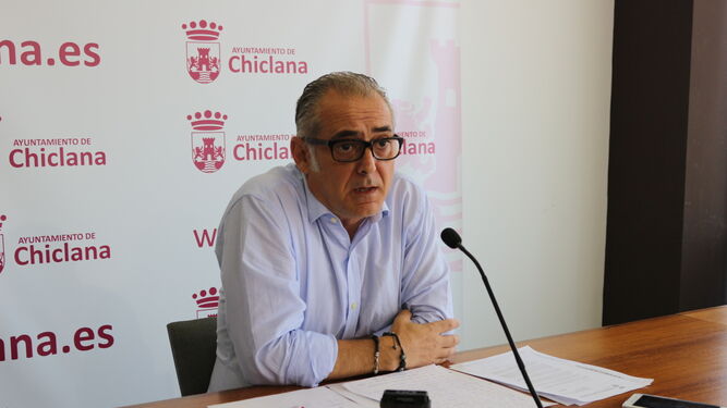 El delegado de Medio Ambiente y Playas, Joaquín Páez, durante su comparecencia de ayer.