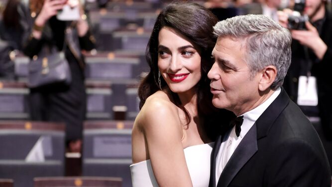 George Clooney demandará a la revista  que fotografió a sus hijos