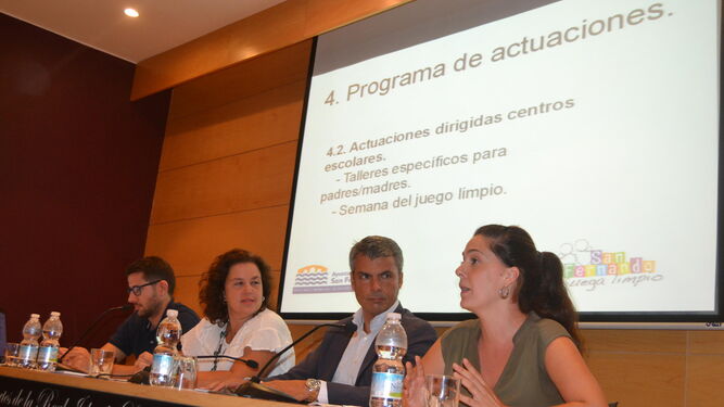 Álvaro Rojas, Maite Lebrero, Fran Romero y Virginia Cantillo, en la presentación del programa contra la violencia.