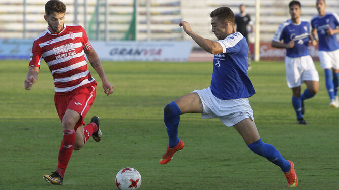 Nano Cavilla volvió a cuajar un gran partido y estuvo a la altura del resto del San Fernando ante el Granada B.