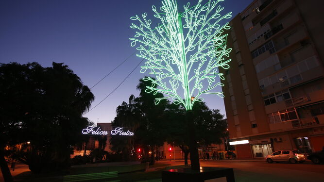 Iluminación que instaló el Ayuntamiento la pasada Navidad en Alcalde Blázquez, en el Cerro del Moro.