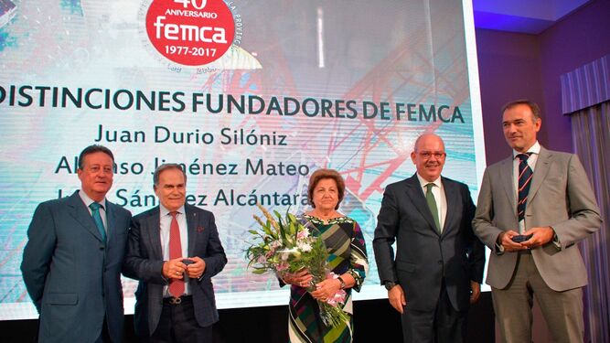 Un instante del acto de reconocimiento a fundadores y socios más antiguos de Femca.