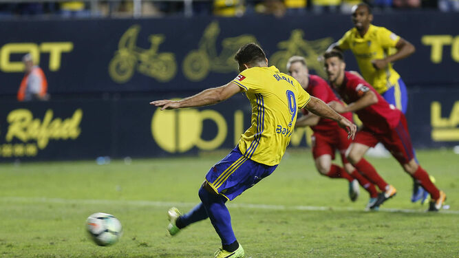 Uno de los dos penaltis que Barral lanzó y falló en el partido contra el Osasuna.