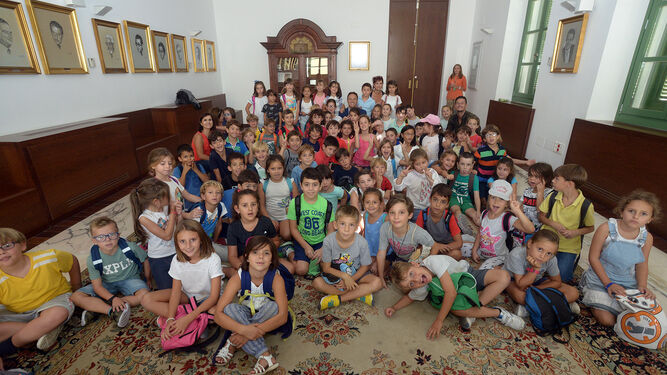 Estudiantes de Valdelagrana visitan el Ayuntamiento