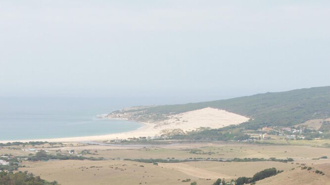 Vista general de la costa de Tarifa, con la zona de Valdevaqueros protegida por el plan, en una foto de archivo.