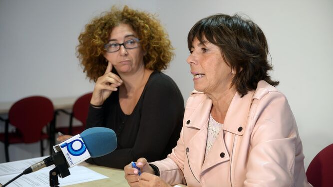 La concejala Matilde Roselló y la técnico de Igualdad, Virginia Ramos, ayer en la rueda de prensa.
