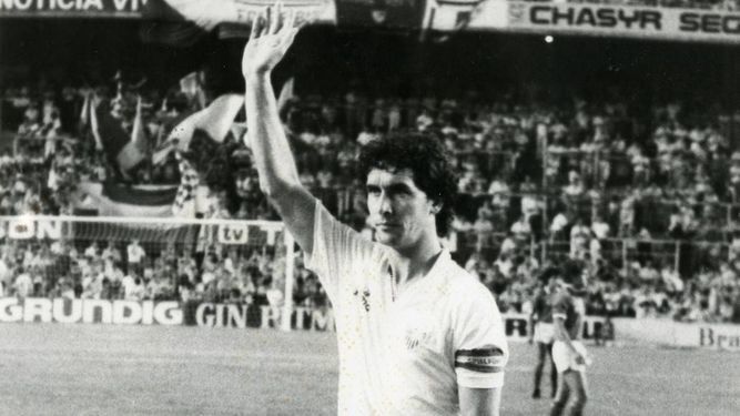 Montero, como capitán del Sevilla, en su partido de despedida.