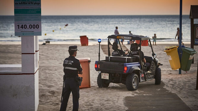 La Policía Local registra casi un millar de servicios en las playas