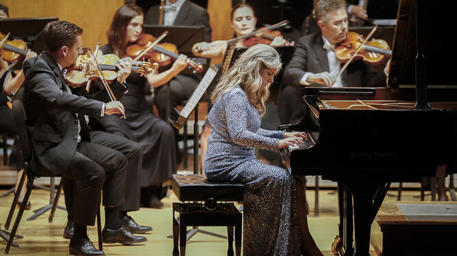 La pianista Paula Coronas, durante su actuación junto a la Orquesta Ciudad de Almería.