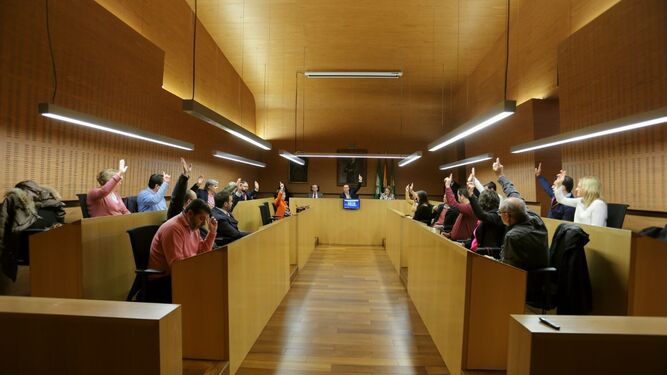 El salón de plenos ayer, durante la aprobación por unanimidad de la propuesta para los proyectos de formación de la Junta.