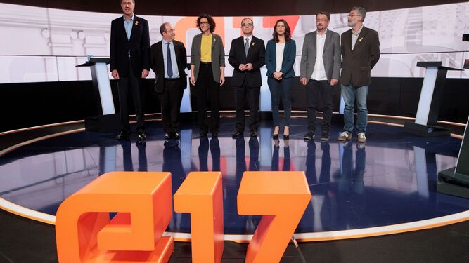 Xavier García Albiol, Miquel Iceta, Marta Rovira, Jordi Turull, Inés Arrimadas, Xavier Domènech y Carles Riera, en TV3.
