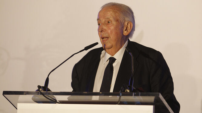 Manuel Olivencia, en su discurso tras recibir el premio Clavero.