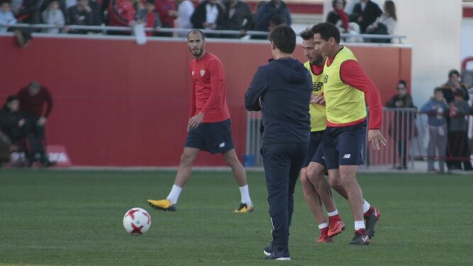 El entrenamiento del Sevilla a puerta abierta