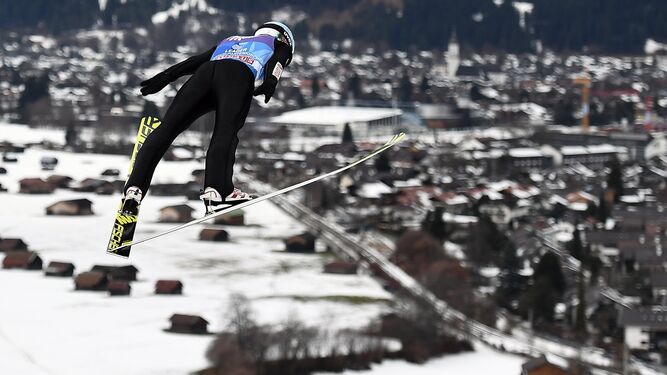 ¿Inventando un nuevo deporte?Una nueva tradición desde OrienteConcierto de Año Nuevo y saltos de esquí