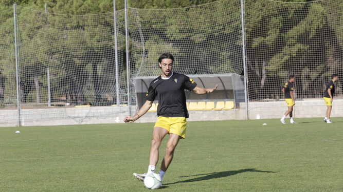Manu Sánchez, en un entrenamiento con el filial antes de su cesión.