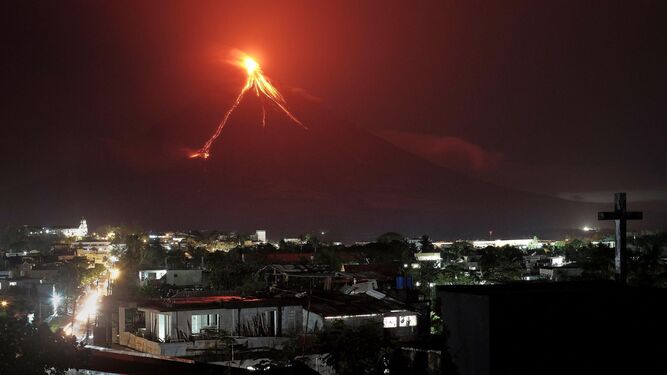 Alerta por la amenaza de un volcán en Filipinas