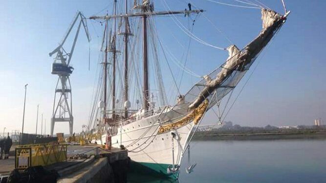 El buque, atracado en Navantia