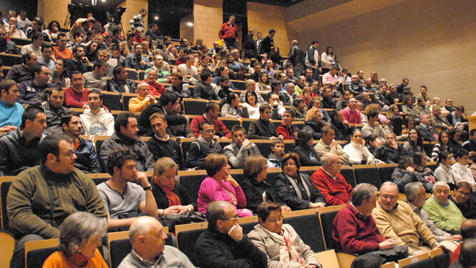 El auditorio Lázaro Dou del centro de congresos, completamente lleno, durante la celebración de un acto, en una imagen de archivo.