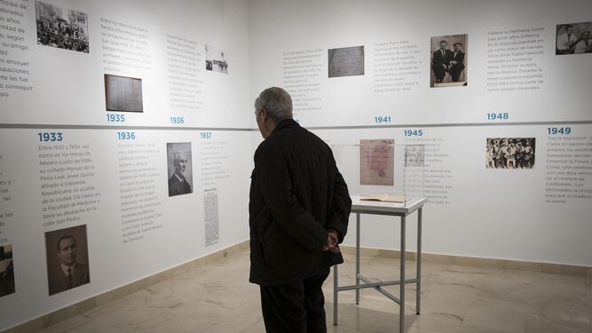 Imagen de la exposición dedicada a Paco Alba, 'Cien años desde que nació', que se puede ver en la sede de la Fundación Cajasol.