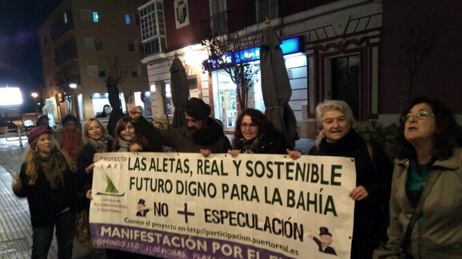 Concentración de quienes apoyan el proyecto alternativo de Las Aletas.