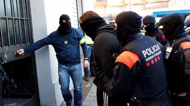 Una de las detenciones practicadas hoy en Sabadell.