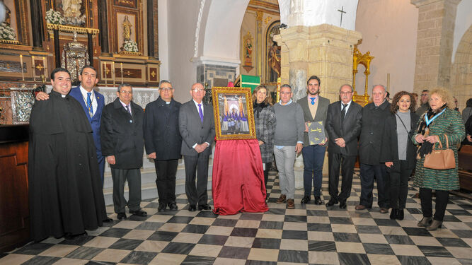 La parroquia del Divino Salvador acogió el acto de presentación del cartel anunciador de la Semana Santa vejeriega.