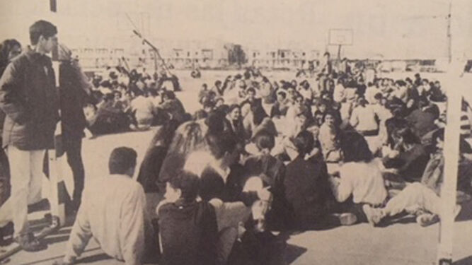 1993 hace 25 añosManifestación en Puerto Real contra los 'mirones'