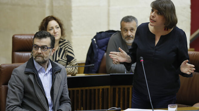 Elena Cortés, junto a Antonio Maíllo, durante su intervención de ayer en la sesión de control.