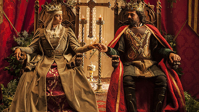 Michelle Jenner junto a Rodolfo Sancho como los Reyes Católicos en la recordada serie 'Isabel'.