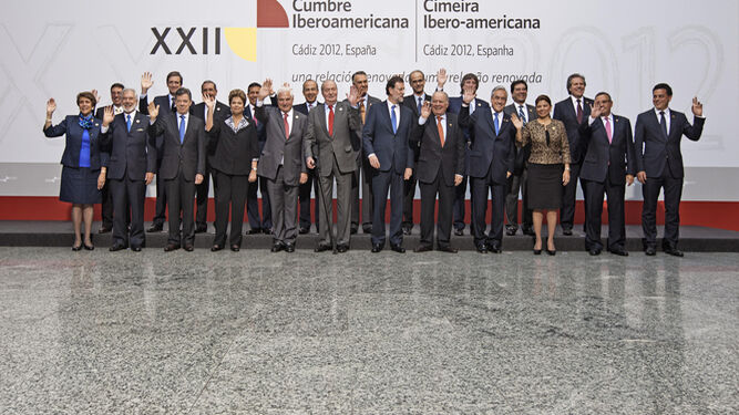 Foto de familia de la Cumbre Iberoamericana de Jefes de Estado que se celebró en Cádiz en el año 2012.