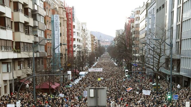 Imagen aérea de la manifestación celebrada ayer en Bilbao.