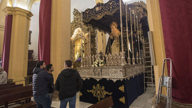 El palio de la Virgen de las Lágrimas, en la Iglesia Mayor, uno de los primeros traslados que se ha llevado a cabo.