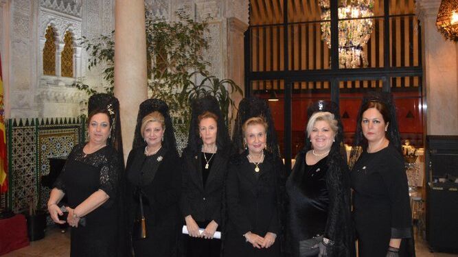 Inmaculada Estudillo, Sara Blandino, María Ángeles Zaragoza, la exaltadora Carmen Quintanilla, Auxiliadora Sánchez y Nuria Toro.