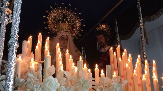 Paso de palio con las imágenes de la Virgen de los Dolores y San Juan Evangelista de Barbate.
